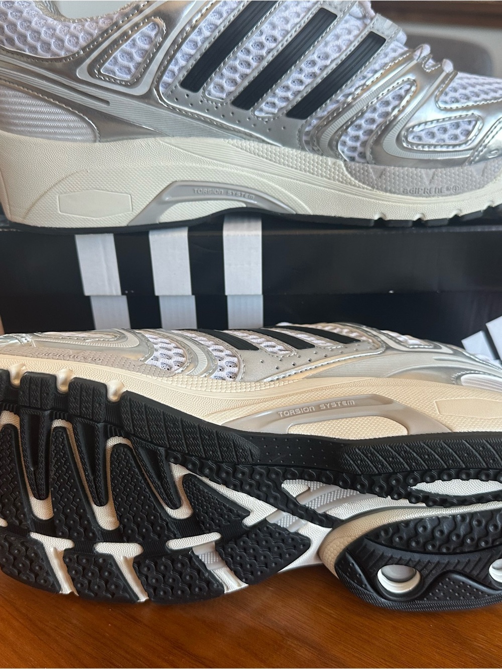 adidas adiSTAR Men’s Running Shoes - White/Silver/Black - Picture 3 of 4